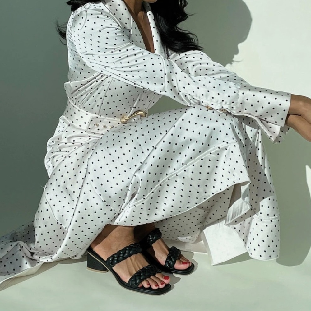 Dolce Vita Ronin Stella Black Sandals, size 7, brand new in Box